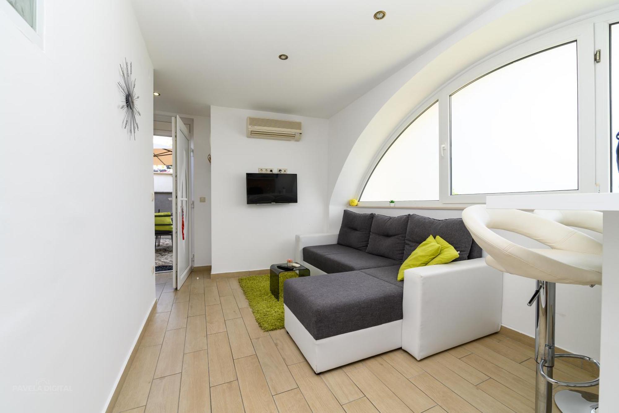 Apartments Maksim And Timon Крк Экстерьер фото