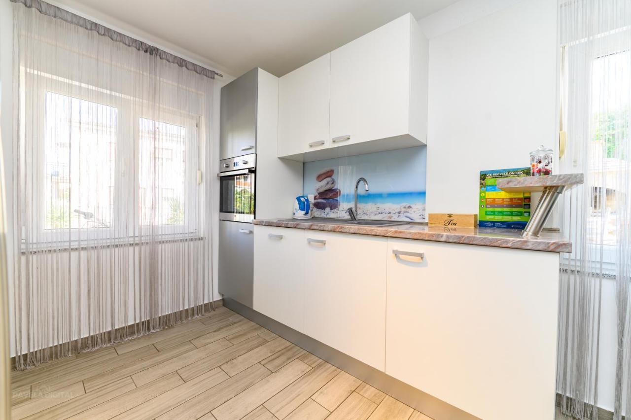 Apartments Maksim And Timon Крк Экстерьер фото